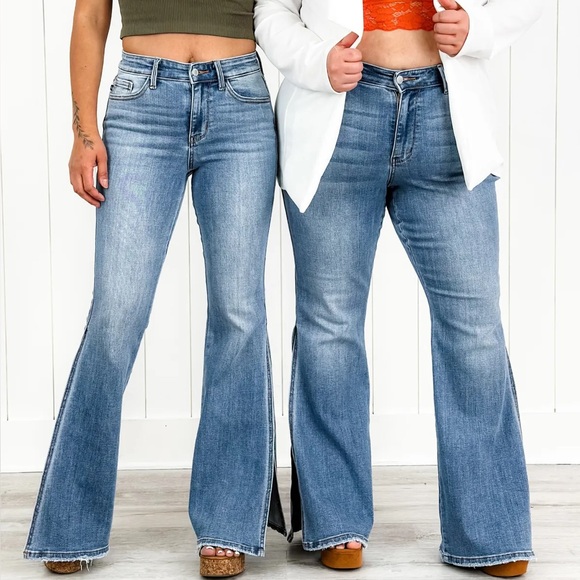 Judy Blue Mid Rise Medium Wash Peak-A-Boo Hem Slit Flare Jeans - Picture 2 of 12